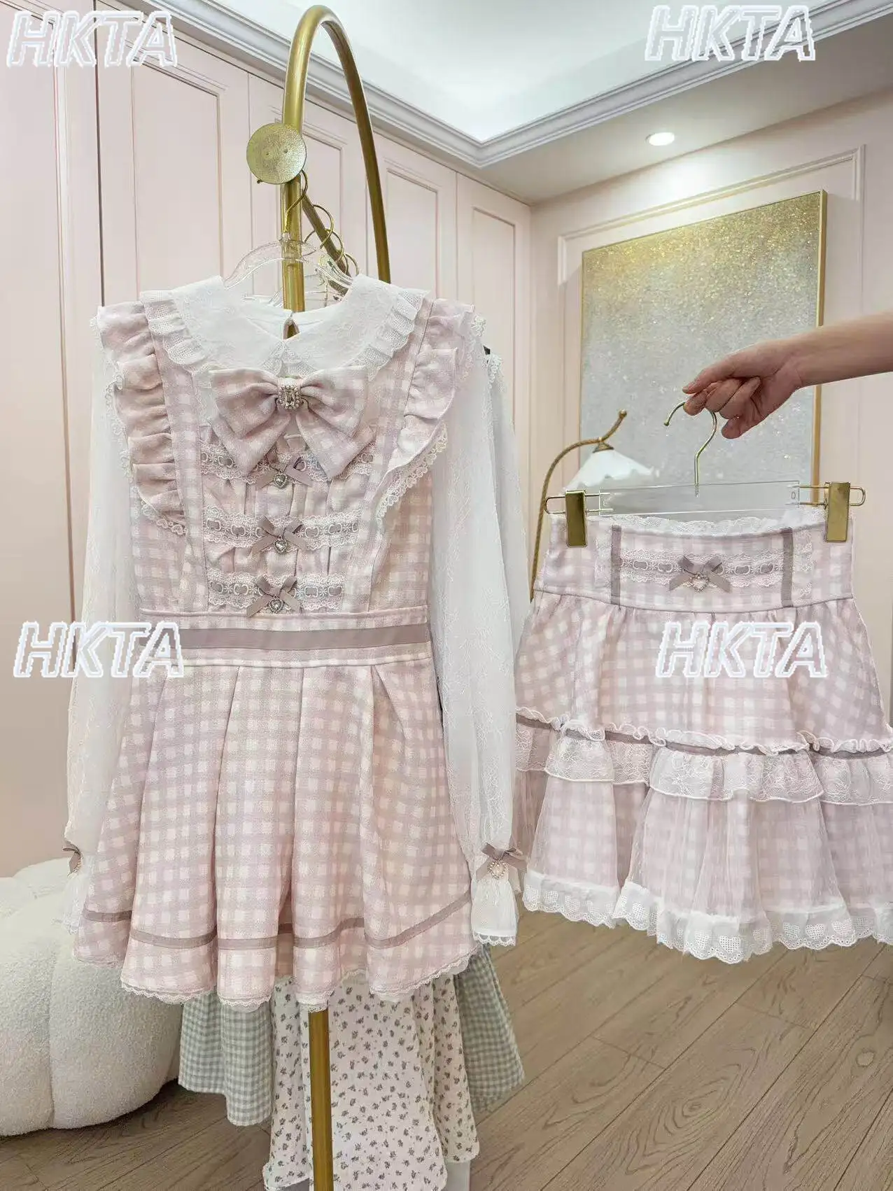 Japanese Liz Sweet Lolita Dress Set New 2026 Lace Trim Bow Doll Collar Tiered Dress Skirt Two-piece Outfit Princess Dresses
Japanese Liz Sweet Lolita Dress Set New 2026 Lace Trim Bow Doll Collar Tiered Dress Skirt Two-piece Outfit Princess Dresses