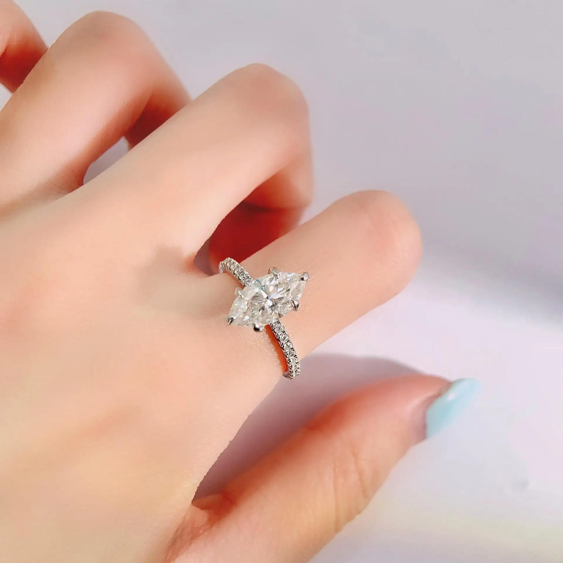Solid White Gold Platinum PT950 Moissanite 2 karat Mossam Women's Diamond 18K gold Ring
Solid White Gold Platinum PT950 Moissanite 2 karat Mossam Women's Diamond 18K gold Ring