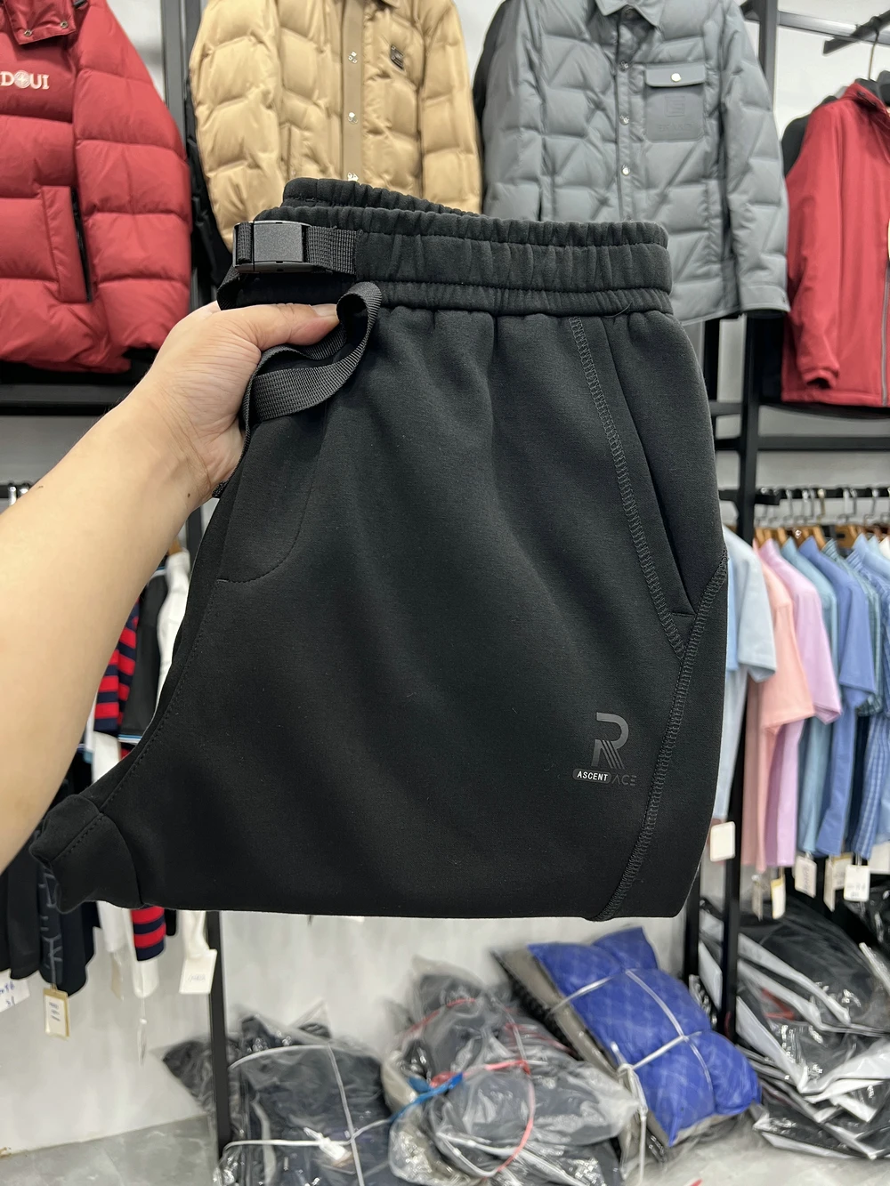 Мужские повседневные спортивные брюки с прямым кроем, средней посадкой, из микроэластичной дышащей ткани, осенние, длиной 7/8, с манжетами
Мужские повседневные спортивные брюки с прямым кроем, средней посадкой, из микроэластичной дышащей ткани, осенние, длиной 7/8, с манжетами