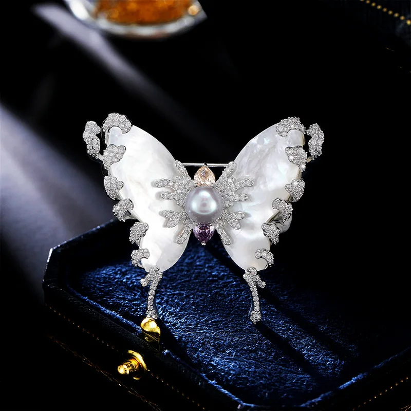 Designer High-End Natural Mother-of-Pearl Butterfly Brooch Exquisite Luxurious Inlaid Zircon Pearl Insect Pin Brooch
Designer High-End Natural Mother-of-Pearl Butterfly Brooch Exquisite Luxurious Inlaid Zircon Pearl Insect Pin Brooch