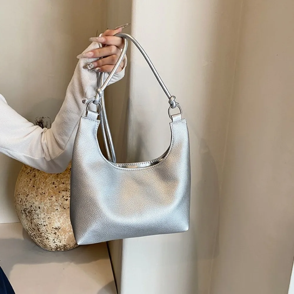 Versatile Soft Leather PU Tote Bag Luxury Large Capacity Vintage Underarm Bag All-match Casual Single Shoulder Bag Female
Versatile Soft Leather PU Tote Bag Luxury Large Capacity Vintage Underarm Bag All-match Casual Single Shoulder Bag Female