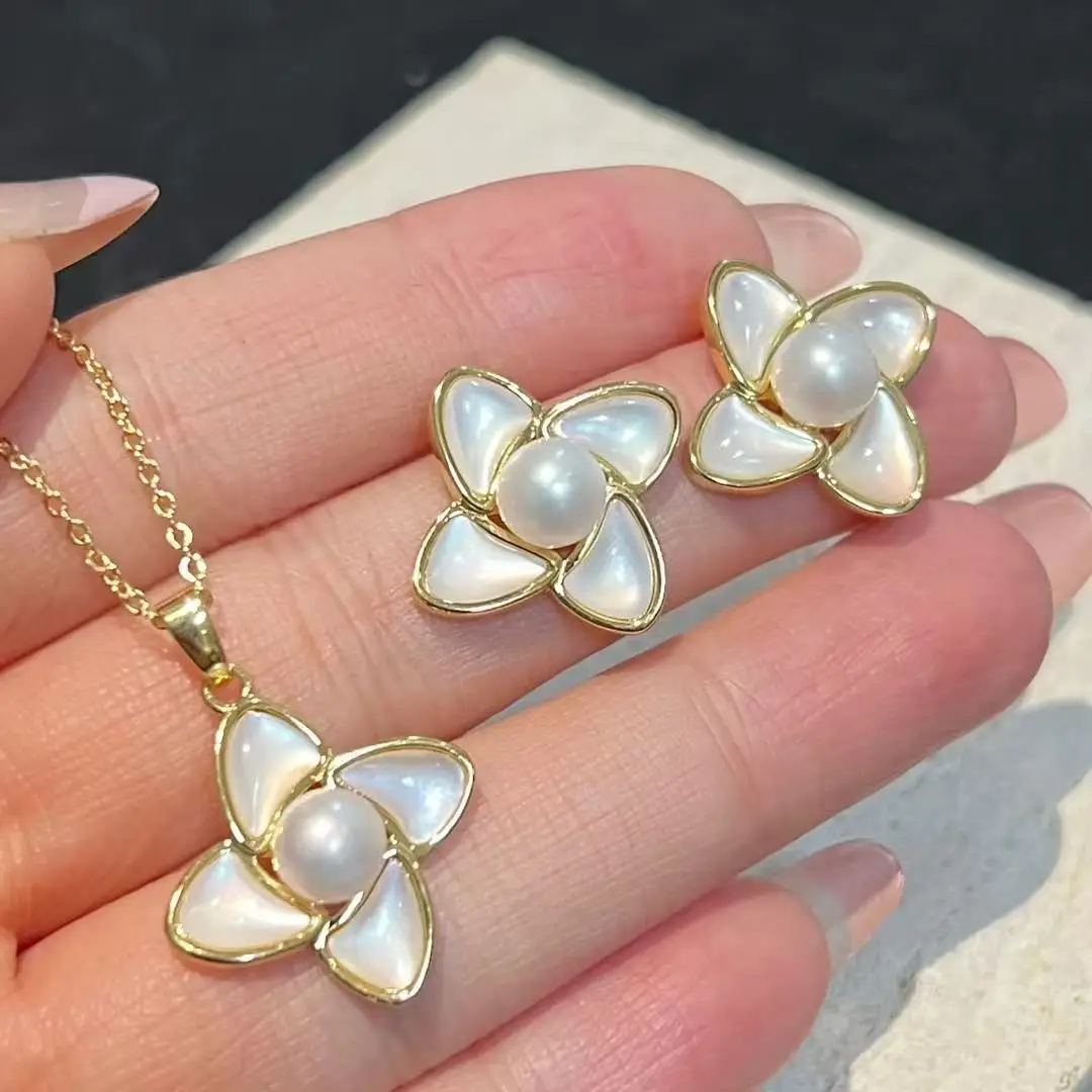 New Fashion Four-leaf clover Natural Freshwater Pearl 14k Gold Filled Female Jewelry Set Necklace Earrings For Women Gift
New Fashion Four-leaf clover Natural Freshwater Pearl 14k Gold Filled Female Jewelry Set Necklace Earrings For Women Gift