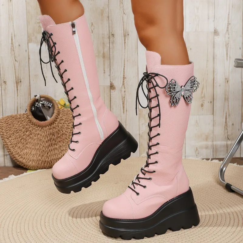 Женские осенние стильные и высококачественные кожаные ботинки на платформе, короткие ботинки на толстой подошве с цепочкой, ботильоны на молнии со шнуровкой
Женские осенние стильные и высококачественные кожаные ботинки на платформе, короткие ботинки на толстой подошве с цепочкой, ботильоны на молнии со шнуровкой