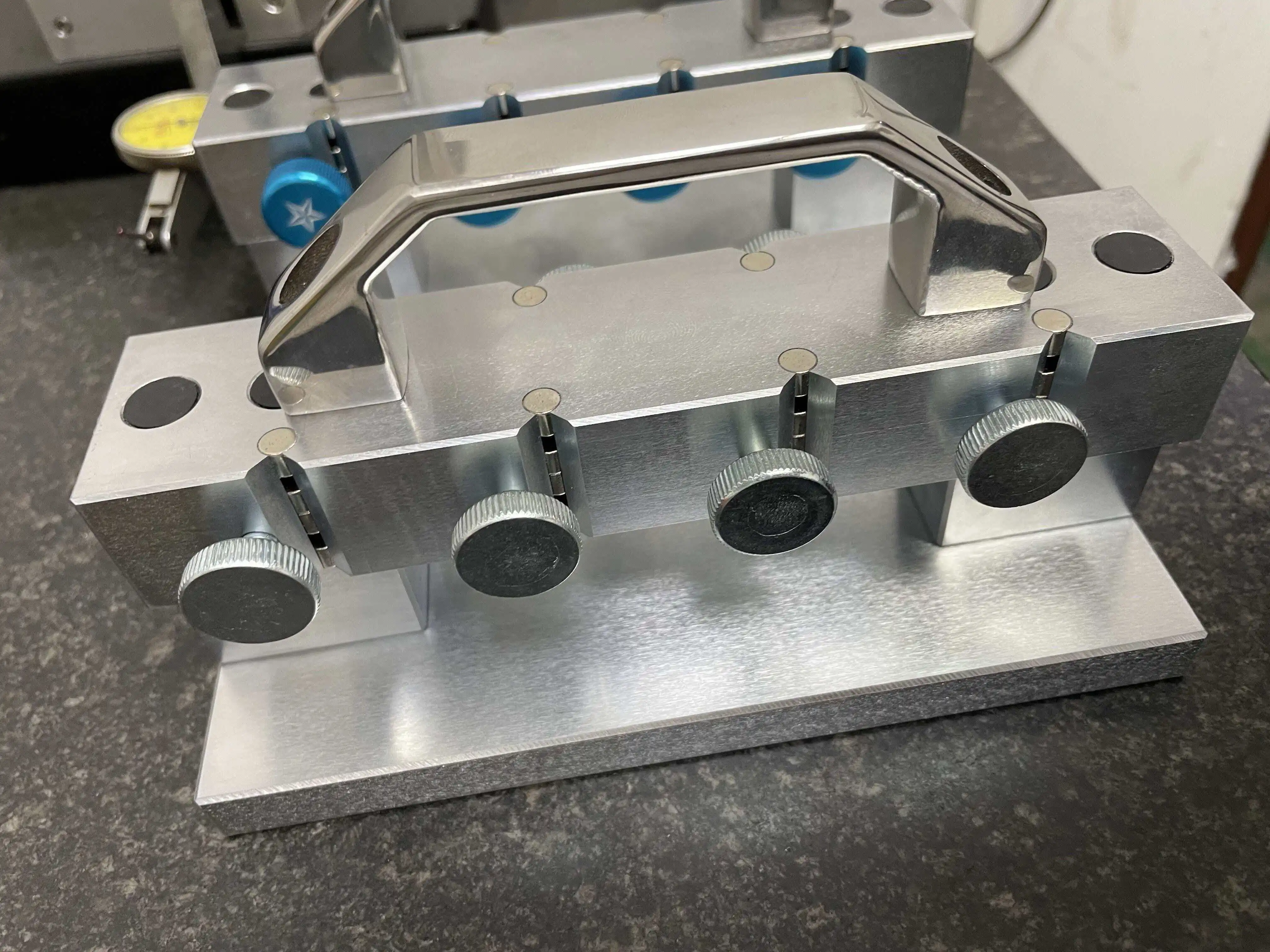 High-precision gemstone top flattener, top surface machine, universal eight-station design
High-precision gemstone top flattener, top surface machine, universal eight-station design