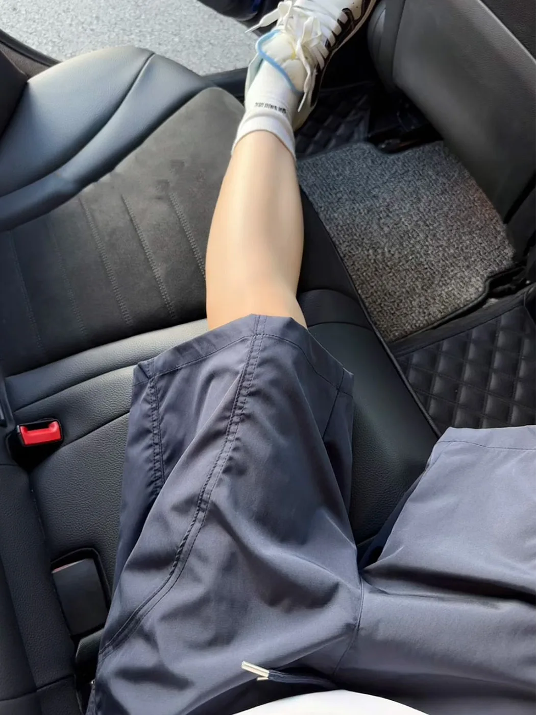 Модные мужские летние шорты из ледяного шелка для баскетбола, тонкие, с боковыми разрезами, пляжные, длиной до колена, быстросохнущие, спортивные, свободного кроя, средней посадки.
Модные мужские летние шорты из ледяного шелка для баскетбола, тонкие, с боковыми разрезами, пляжные, длиной до колена, быстросохнущие, спортивные, свободного кроя, средней посадки.