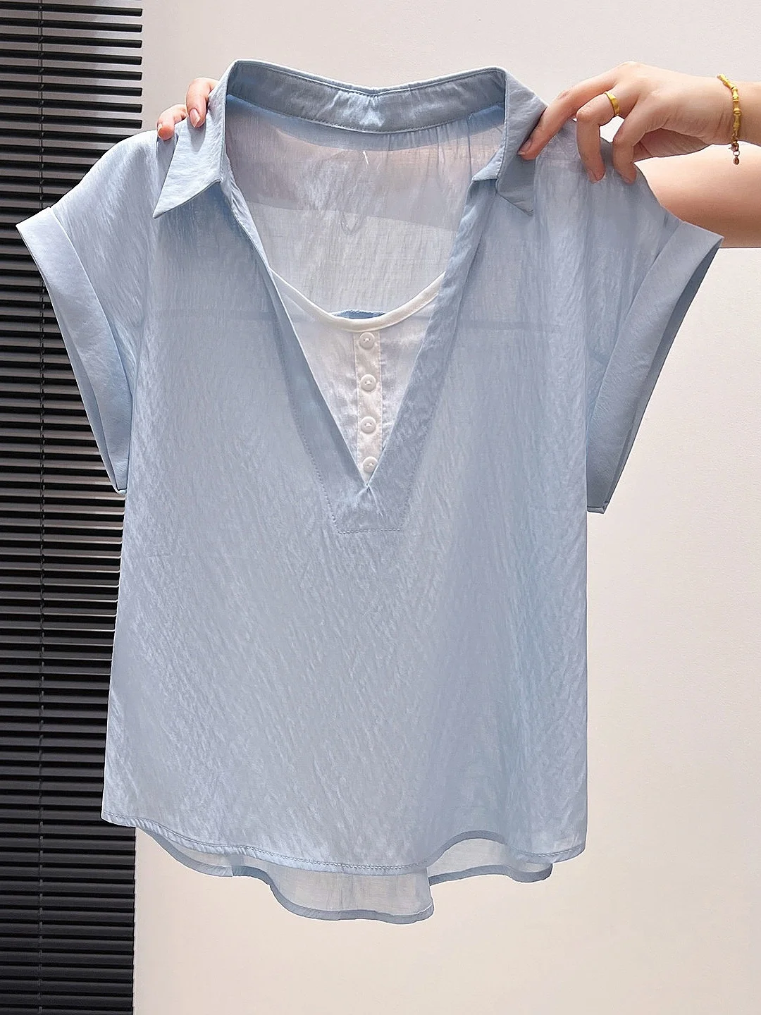 Korean Style Loose Short Sleeve Collar Shirt Women's Summer New Style Patchwork Design Sense Top Fashion Blend
Korean Style Loose Short Sleeve Collar Shirt Women's Summer New Style Patchwork Design Sense Top Fashion Blend