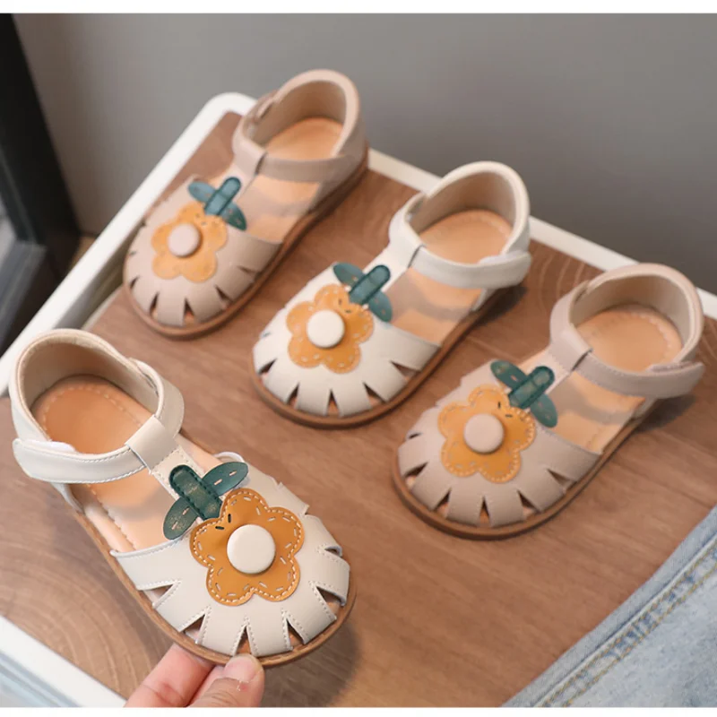 Girls' Sandals 2026 Summer New Flower Fashion Hollow Children's Beach Shoes Leather Soft Bottom Versatile Girls' Roman Sandals
Girls' Sandals 2026 Summer New Flower Fashion Hollow Children's Beach Shoes Leather Soft Bottom Versatile Girls' Roman Sandals