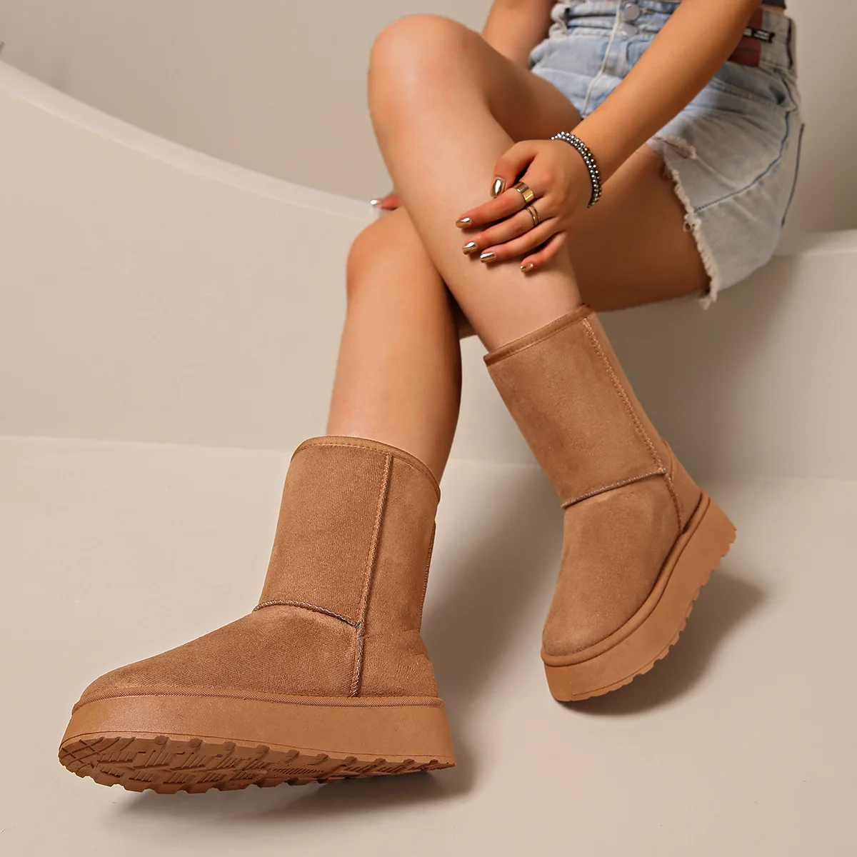 Women's Winter Thick Bottom Fur Lined Cotton Snow Boots Mid-Calf Integrated Leather And Fur Booties Korean Style Flat Heel
Women's Winter Thick Bottom Fur Lined Cotton Snow Boots Mid-Calf Integrated Leather And Fur Booties Korean Style Flat Heel