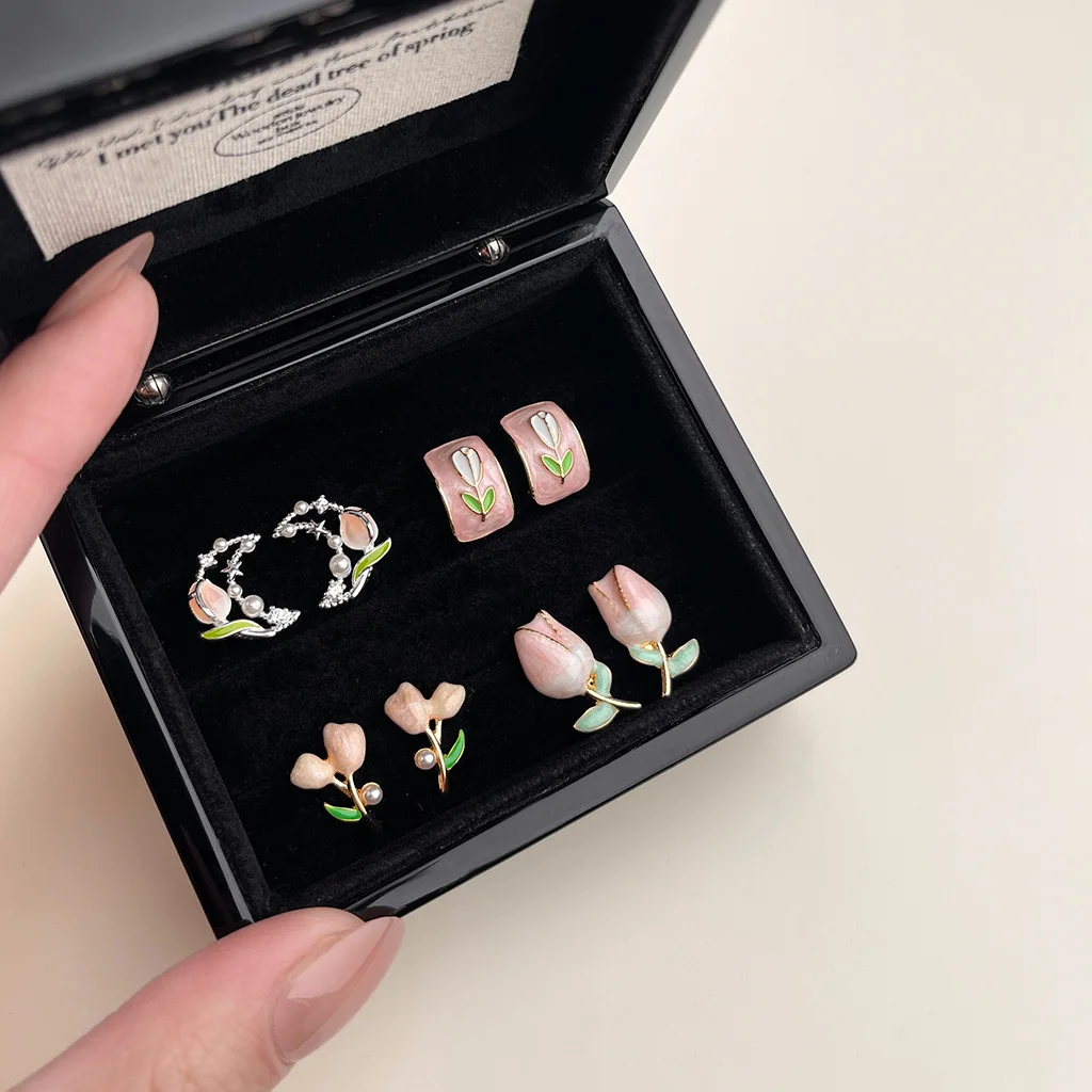 Sweet Fresh Tulip Earrings Silver Needle Spring Summer New Style Drip Oil Flower Ear Jewelry High-End Feeling Women's Earrings
Sweet Fresh Tulip Earrings Silver Needle Spring Summer New Style Drip Oil Flower Ear Jewelry High-End Feeling Women's Earrings