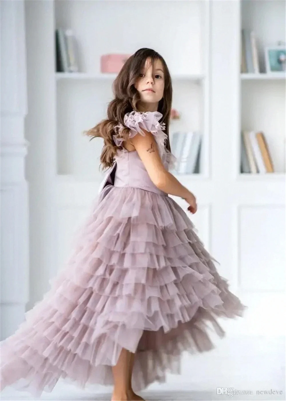 Customized Lavender Flower Girl Dresses For Wedding Layered Tulle Feather Sleeveless Elegant Quinceanera Princess Birthday Gown
Customized Lavender Flower Girl Dresses For Wedding Layered Tulle Feather Sleeveless Elegant Quinceanera Princess Birthday Gown