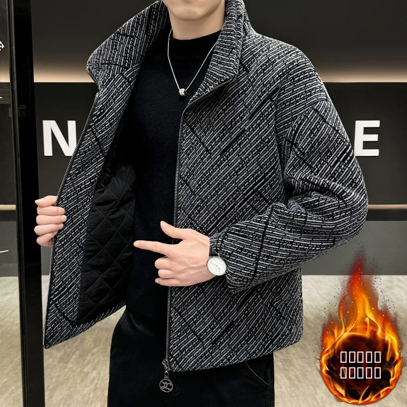 High-Quali Thiened Woolen Coat Men's Faionable Korean Sle Autumn Winter New Arrival Warm Stand Collar Striped Jaet
High-Quali Thiened Woolen Coat Men's Faionable Korean Sle Autumn Winter New Arrival Warm Stand Collar Striped Jaet