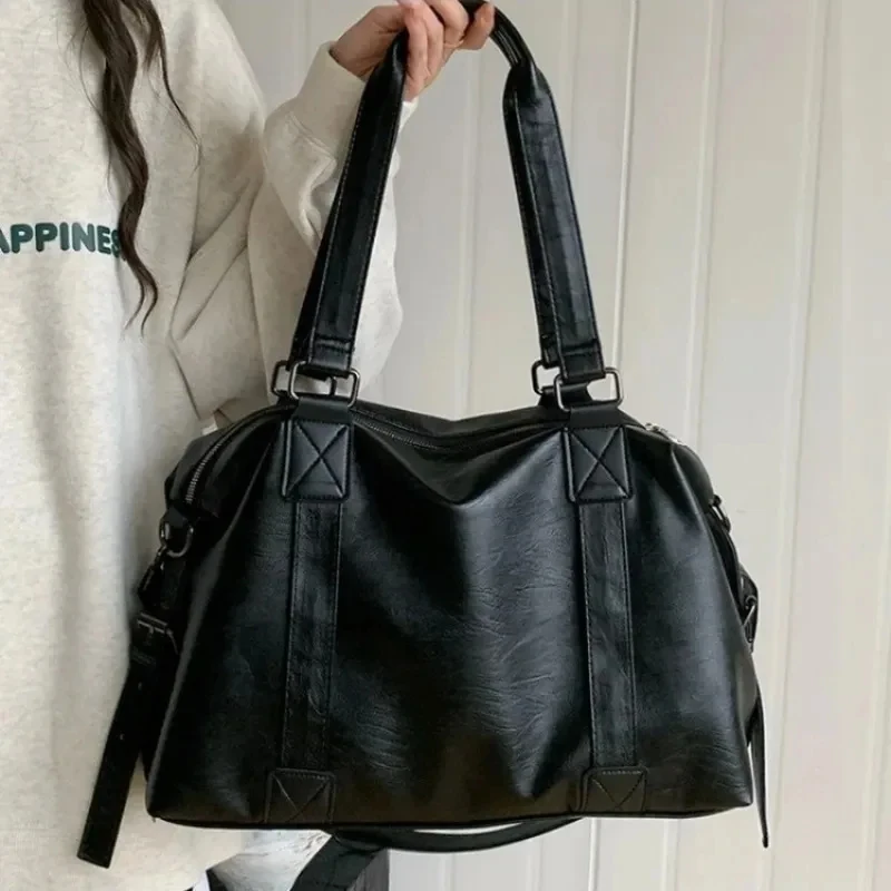 Fashionable handbag, women's leather bag, simple bag, solid vintage shoulder bag for women.
Fashionable handbag, women's leather bag, simple bag, solid vintage shoulder bag for women.
