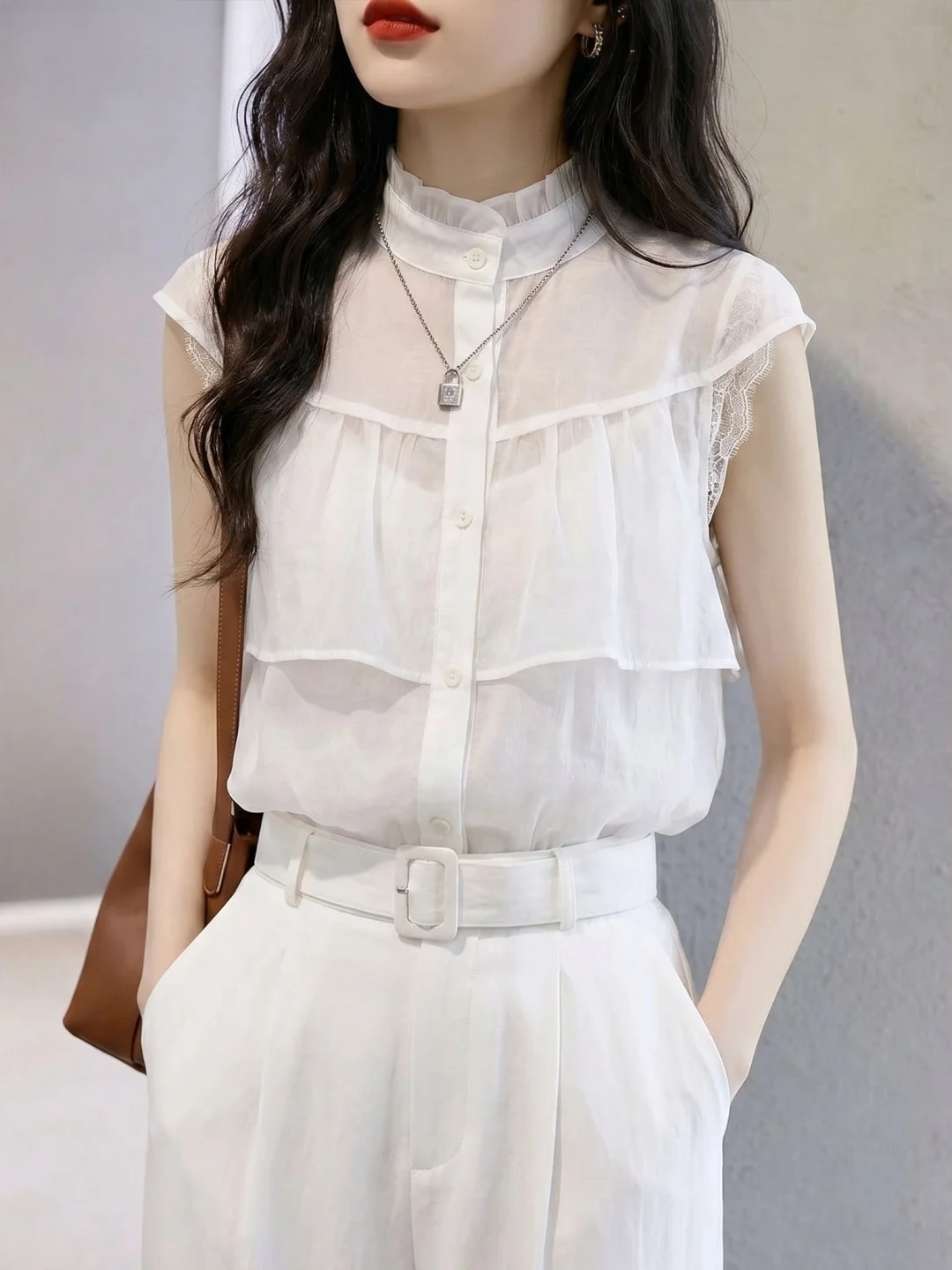 Lightweight Short Sleeve Chiffon Shirt Lace Trim Stand Collar Patchwork Design Korean Style Commute Silk Top Women's Fashion
Lightweight Short Sleeve Chiffon Shirt Lace Trim Stand Collar Patchwork Design Korean Style Commute Silk Top Women's Fashion