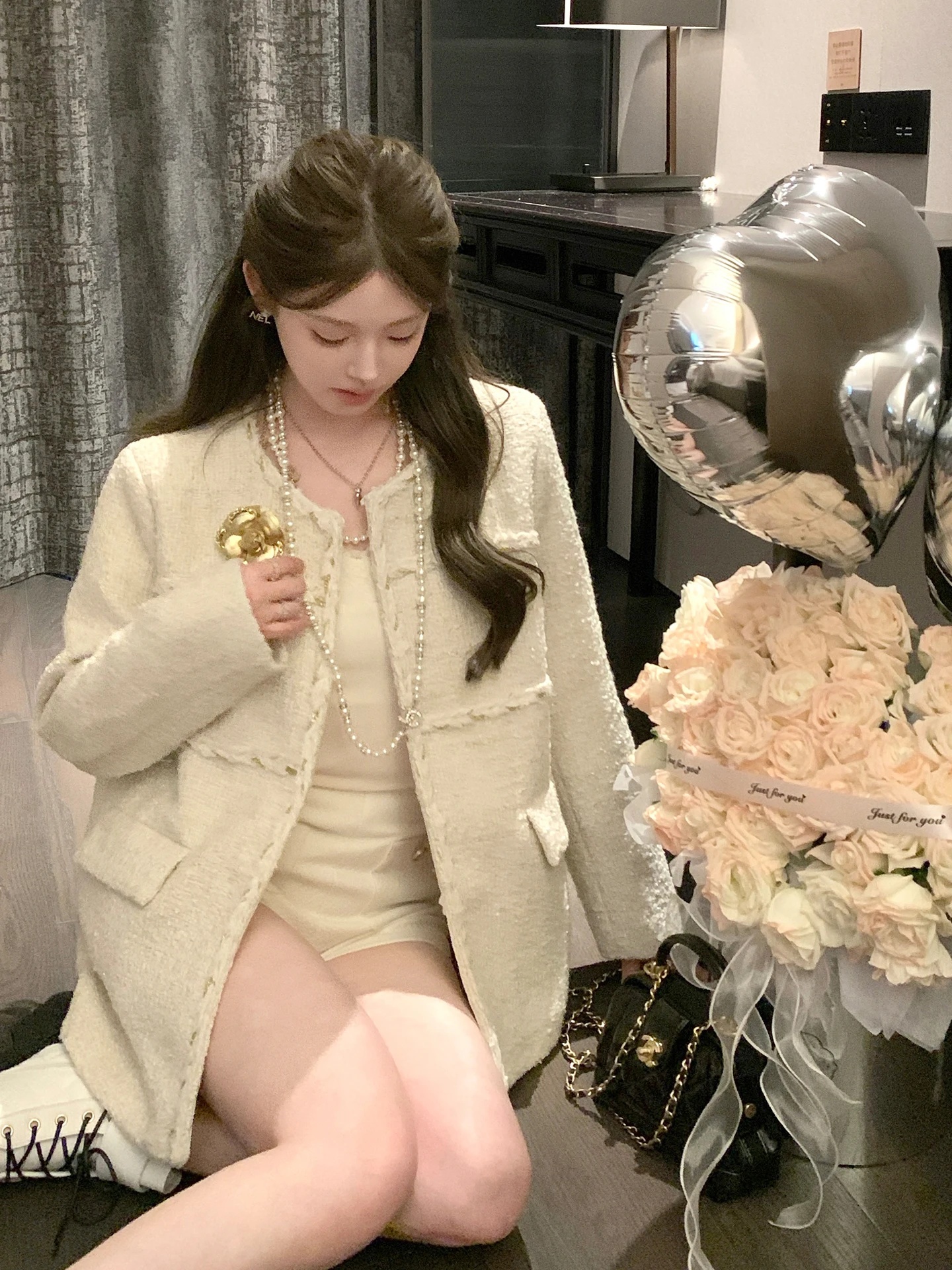 Женское шерстяное пальто FFmiss из букле, осенне-зимнее, свободного кроя, с пуговицами, длинное, шикарное
Женское шерстяное пальто FFmiss из букле, осенне-зимнее, свободного кроя, с пуговицами, длинное, шикарное