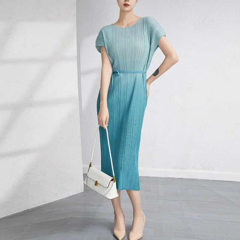 Pleated Dress Blue Purple Gradient and Blurred Stripes Loose Belted Miyake Dress Vacation Style Which Is Fashionable and Simple
Pleated Dress Blue Purple Gradient and Blurred Stripes Loose Belted Miyake Dress Vacation Style Which Is Fashionable and Simple