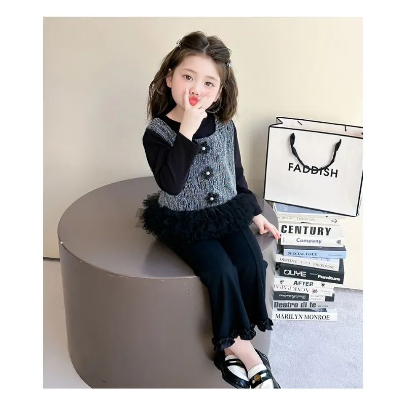 Girls' Winter Fragrant Style Set 2025 New Glitter Vest Bottom Shirt Bellbottom Pants Baby Thickened 3-Piece Set
Girls' Winter Fragrant Style Set 2025 New Glitter Vest Bottom Shirt Bellbottom Pants Baby Thickened 3-Piece Set