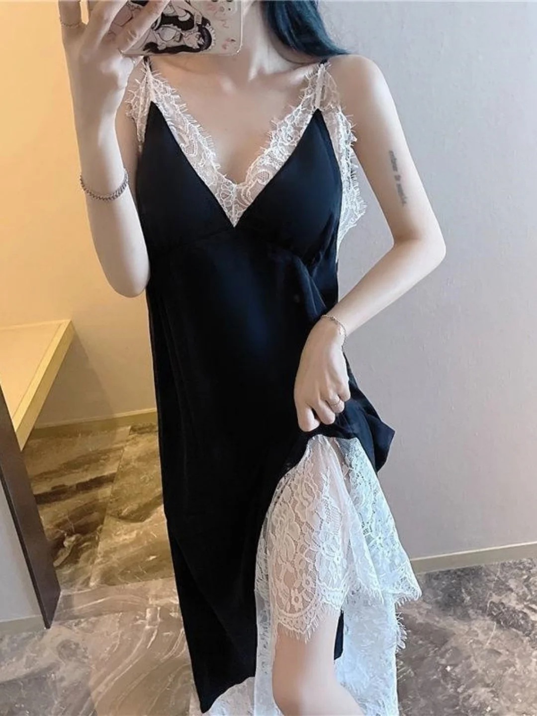 Sexy Lace Splice Strap Sleep Dress Women Summer Sleeveless V-Neck Large Size Home Long Skirt Comfortable Breathable Nightgown
Sexy Lace Splice Strap Sleep Dress Women Summer Sleeveless V-Neck Large Size Home Long Skirt Comfortable Breathable Nightgown