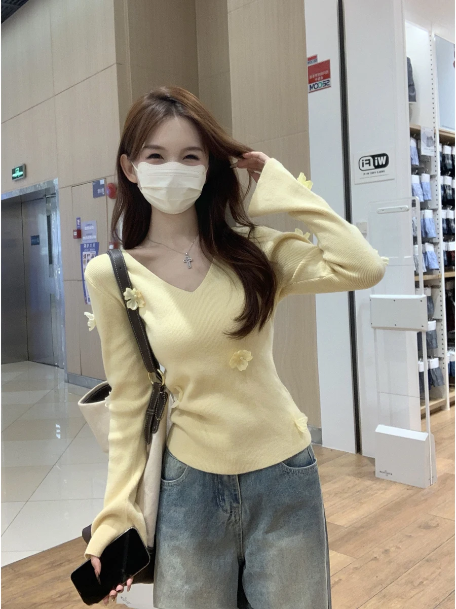 Women's Slim Fit Long Sve V-Ne Knitted Top Soft Cozy Floral Decoration Base irt Autumn Winter Faion Gentle Sle
Women's Slim Fit Long Sve V-Ne Knitted Top Soft Cozy Floral Decoration Base irt Autumn Winter Faion Gentle Sle