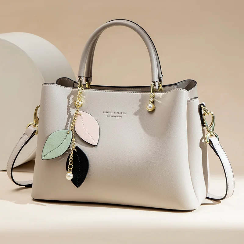 Модная вместительная новая кожаная женская сумка-тоут через плечо
Модная вместительная новая кожаная женская сумка-тоут через плечо