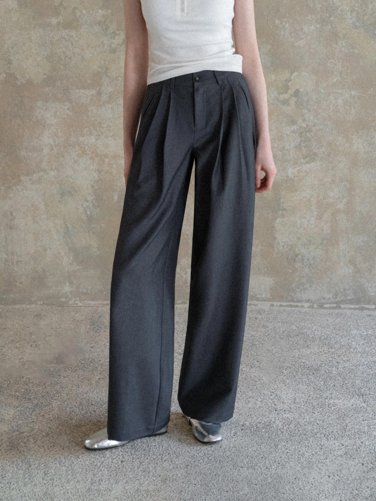 EGGKA Grey Commuter Loose Waist Draped Casual Pants Women's Spring Summer Simple Versatile Slimming Wide Leg Pants
EGGKA Grey Commuter Loose Waist Draped Casual Pants Women's Spring Summer Simple Versatile Slimming Wide Leg Pants
