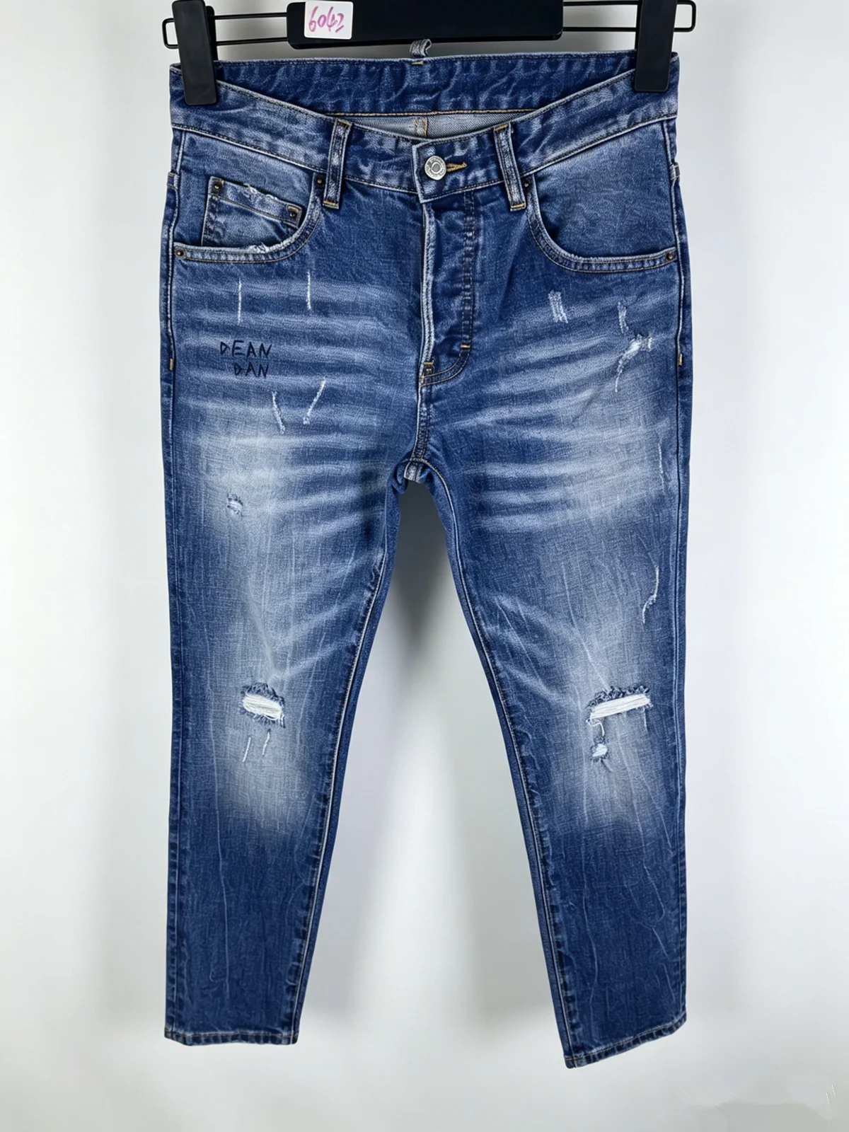 6042 Four Seasons New Men's Wear Washed Ripped Patch Old Slim-fit Small Straight Blue Jeans for Men
6042 Four Seasons New Men's Wear Washed Ripped Patch Old Slim-fit Small Straight Blue Jeans for Men