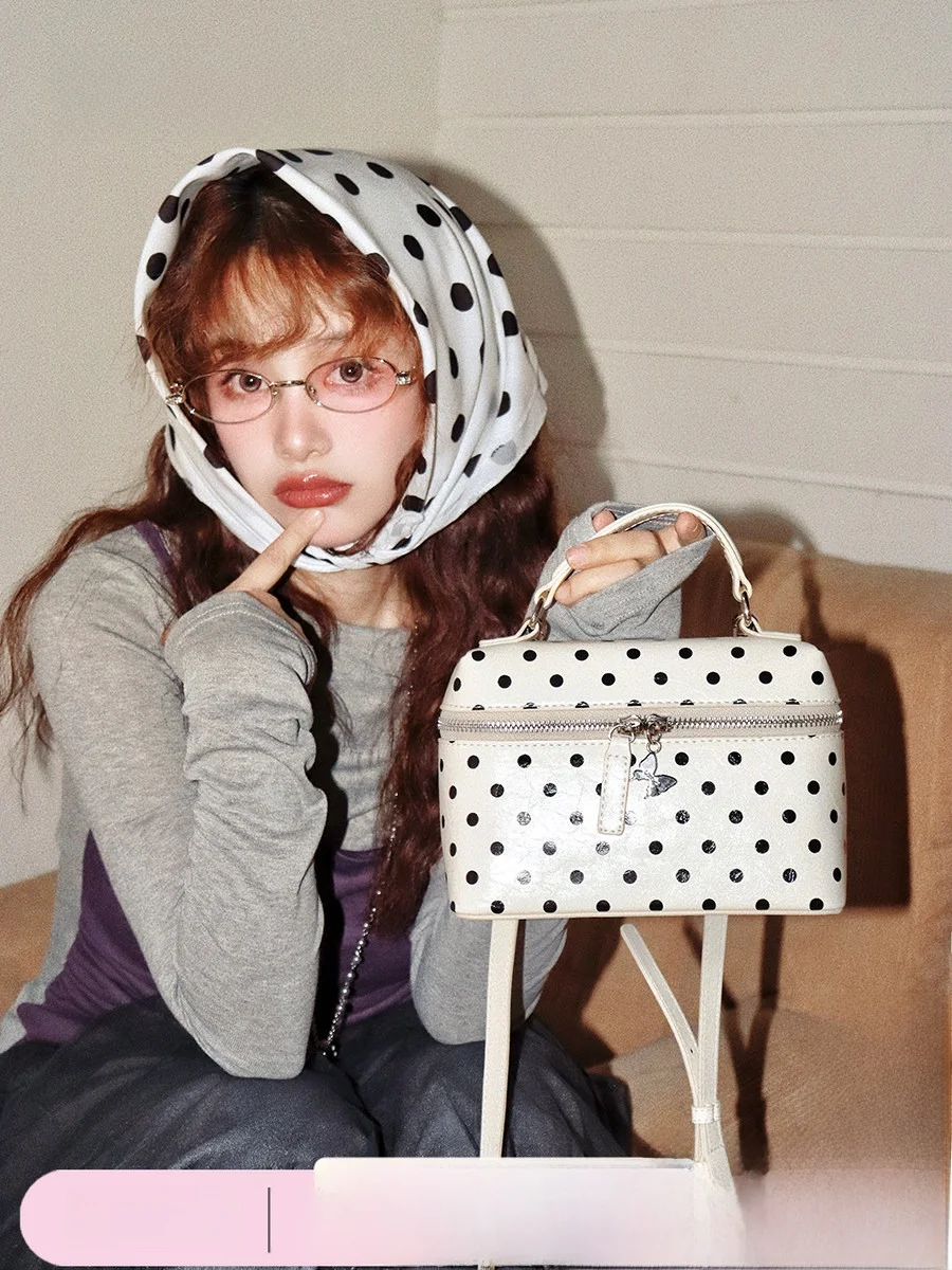 Chic Polka Dot Handbag Crossbody Bag Single Shoulder Korean Style Spring Summer Fashionable Ladies Bag Removable Strap
Chic Polka Dot Handbag Crossbody Bag Single Shoulder Korean Style Spring Summer Fashionable Ladies Bag Removable Strap