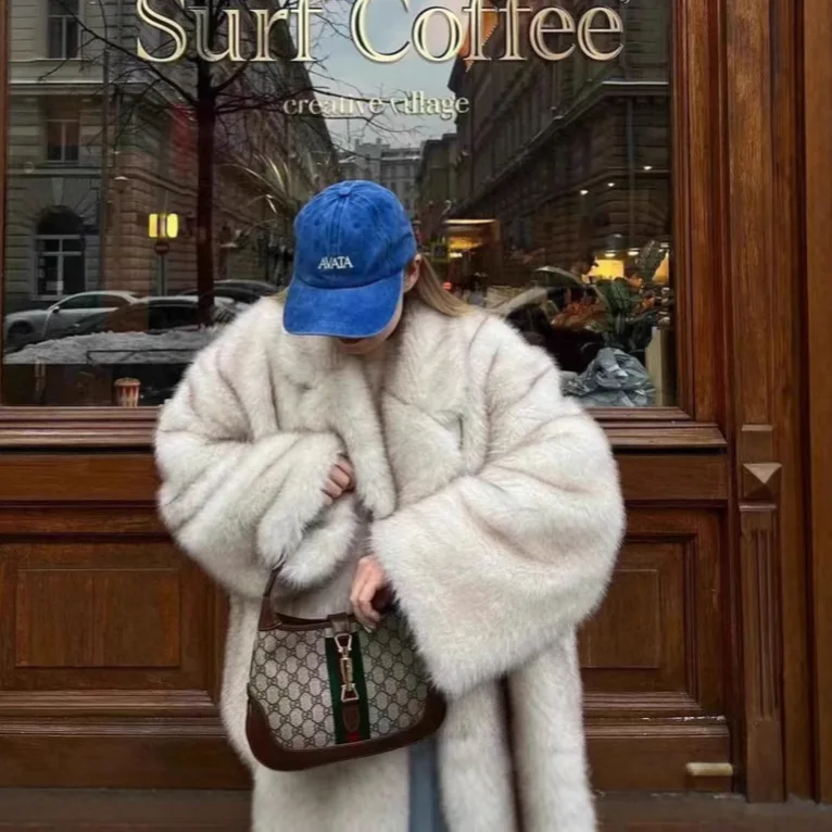 KIDCRKJ зимняя куртка из норки с градиентным пушистым воротником, верхняя одежда из искусственного меха для женщин, свободная женская эко-пуховая шуба с напуском
KIDCRKJ зимняя куртка из норки с градиентным пушистым воротником, верхняя одежда из искусственного меха для женщин, свободная женская эко-пуховая шуба с напуском