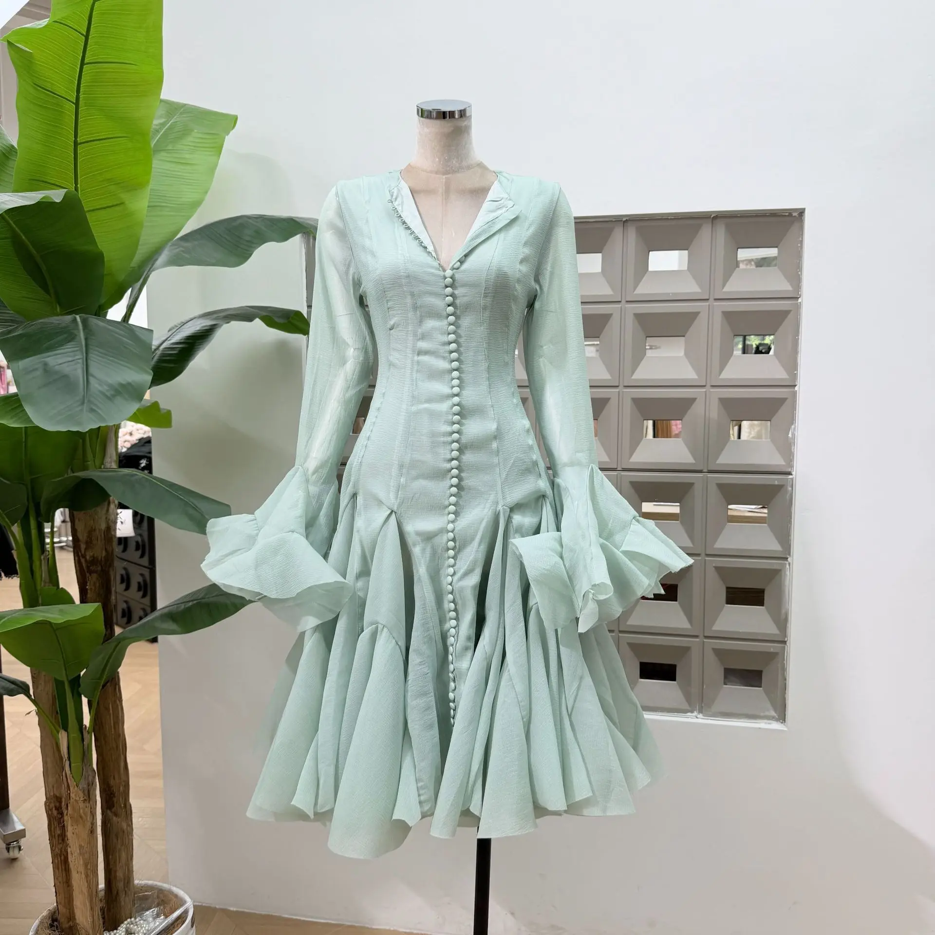 Chic Slim Single Breasted Dresses Irregular Pleated Patchwork Lantern Sleeve High Waist Short Dress Elegant Prom Dress Female
Chic Slim Single Breasted Dresses Irregular Pleated Patchwork Lantern Sleeve High Waist Short Dress Elegant Prom Dress Female