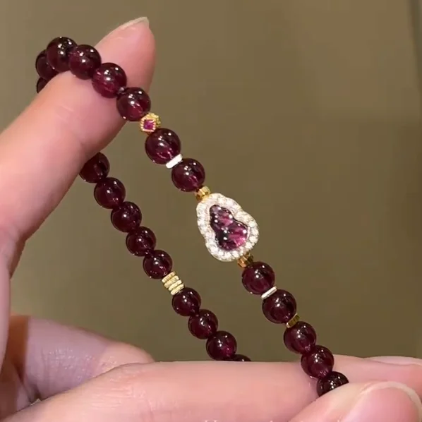 Оригинальный дизайн граната удачи фиолетовая тыква светлый роскошный изысканный хрустальный ручной ювелирный подарок для друзей
Оригинальный дизайн граната удачи фиолетовая тыква светлый роскошный изысканный хрустальный ручной ювелирный подарок для друзей