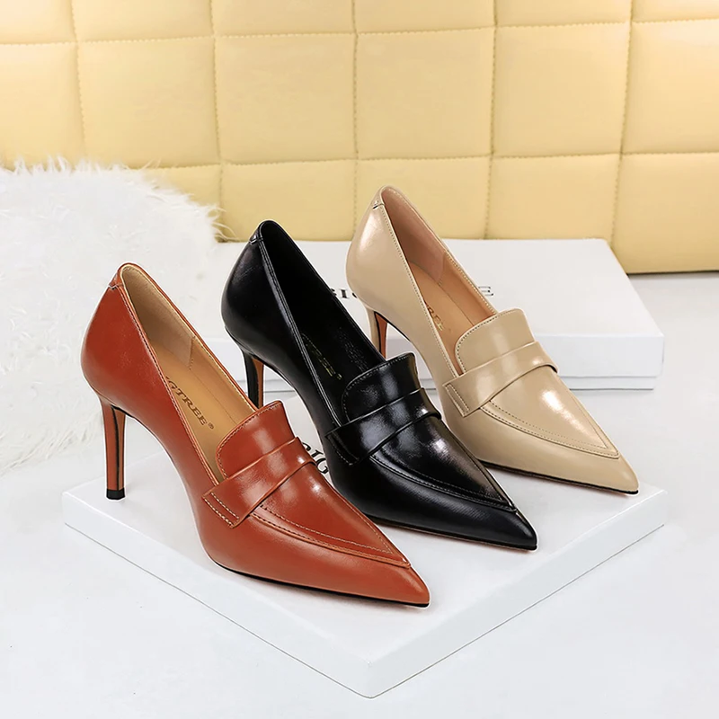 Pointed English Leather Shoes For Women Stiletto Heel Slip On Autumn Simple Work Shoes Solid Color Women's Pumps Genuine Leather
Pointed English Leather Shoes For Women Stiletto Heel Slip On Autumn Simple Work Shoes Solid Color Women's Pumps Genuine Leather