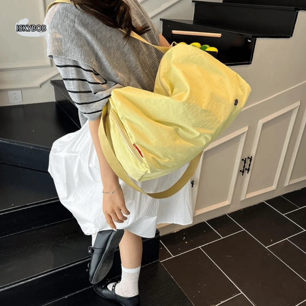 Stylish Korean Sports Fitness Bag Large Capacity Cross Body Travel Luggage Bag Zipper Adjustable Strap Yoga Satchel Bag Unisex
Stylish Korean Sports Fitness Bag Large Capacity Cross Body Travel Luggage Bag Zipper Adjustable Strap Yoga Satchel Bag Unisex