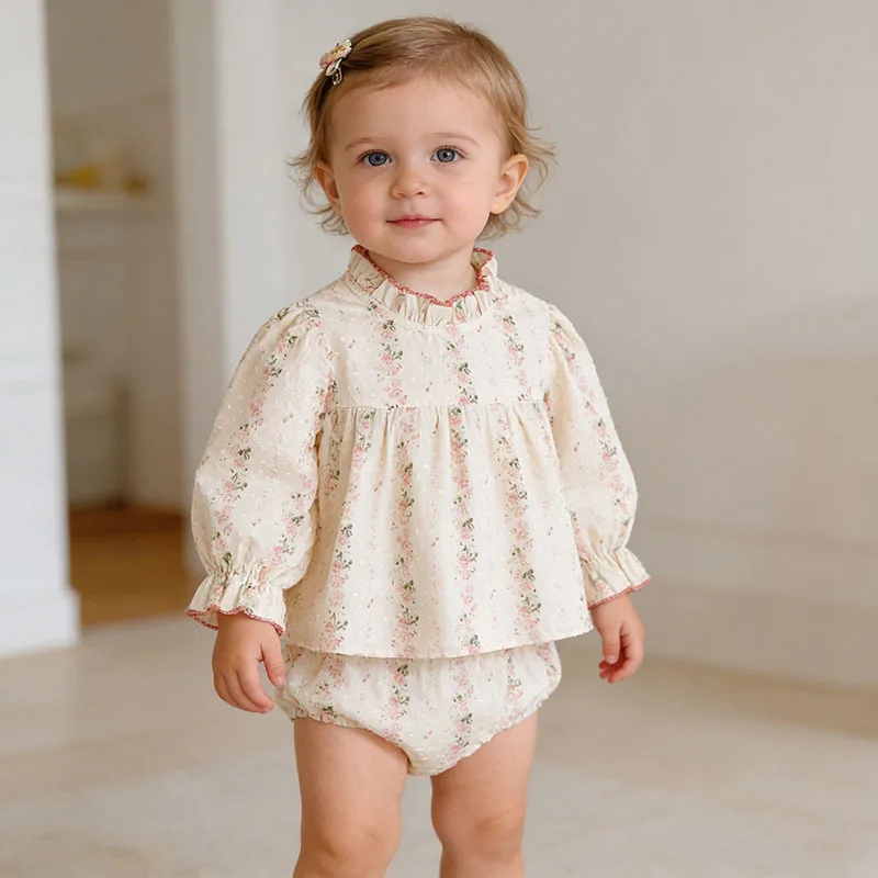 Baby girl outfit for spring and summer, new stylish jacquard floral doll top and bread pants two-piece set baby clothes
Baby girl outfit for spring and summer, new stylish jacquard floral doll top and bread pants two-piece set baby clothes