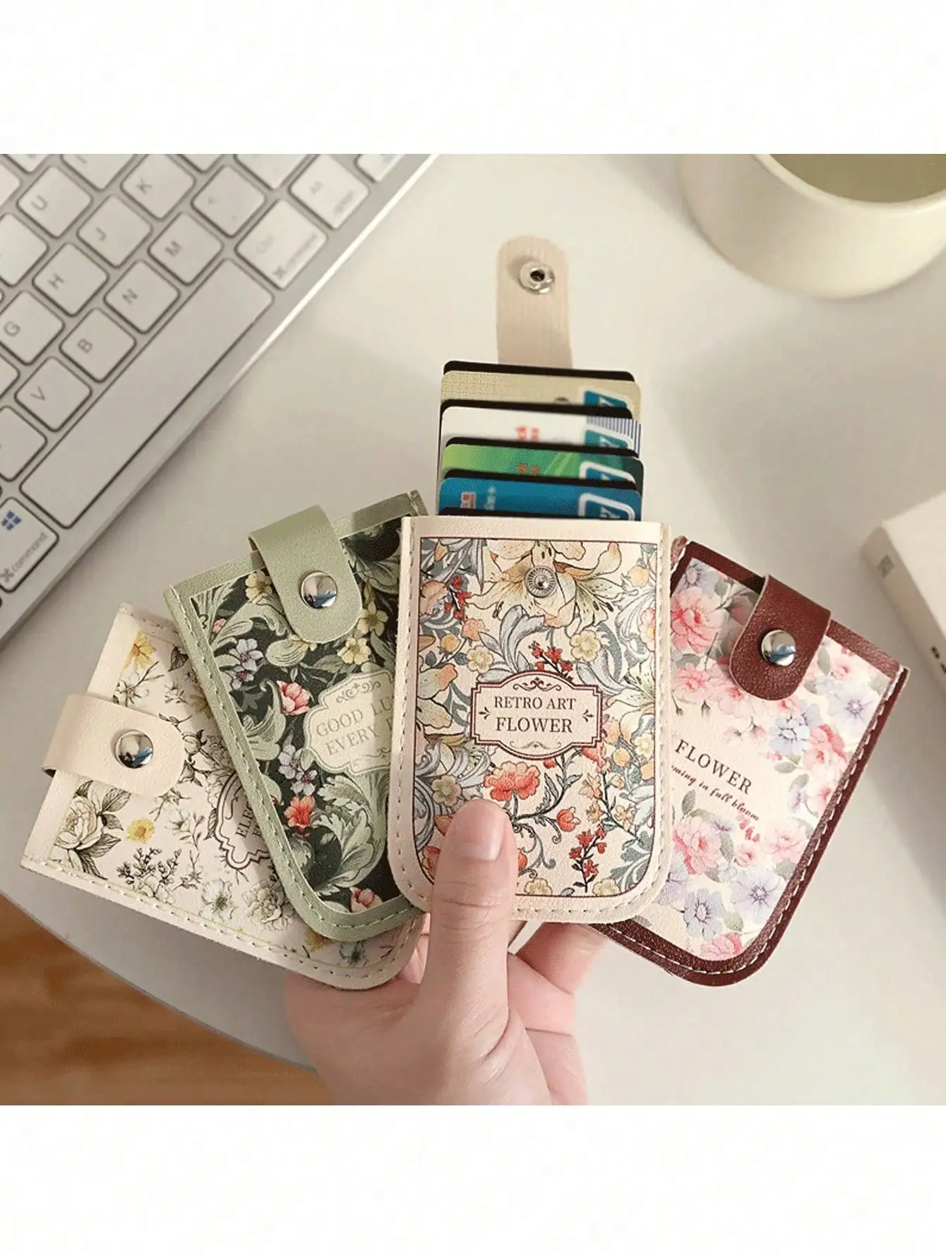 1Pc Retro Floral Cardholder, Unisex Soft Compact Wallet With Coin Pocket, Large Capacity Portable Card Bag For Daily Travel, Pra
1Pc Retro Floral Cardholder, Unisex Soft Compact Wallet With Coin Pocket, Large Capacity Portable Card Bag For Daily Travel, Pra