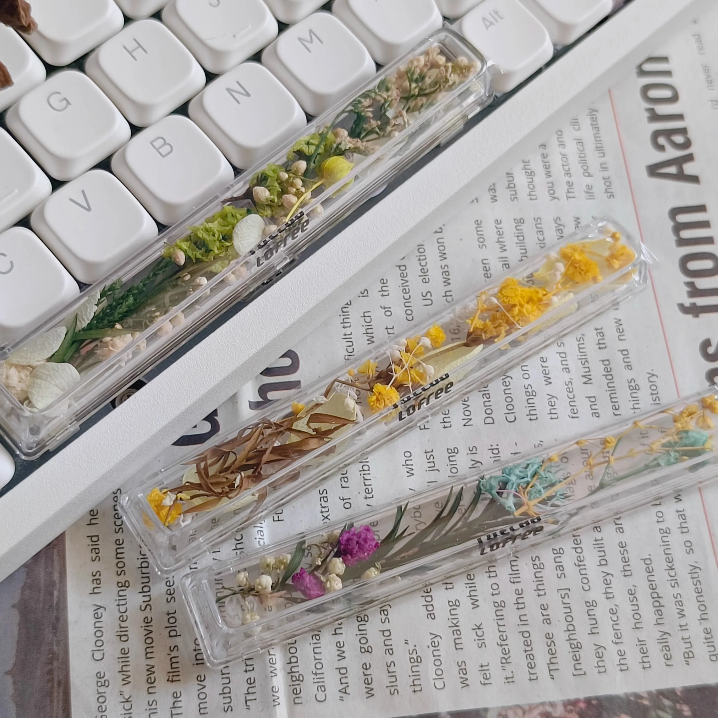 Natural Plant Specimen 6.25U Spacebar Artisan Keycap Custom Resin DIY Flowers Translucent Keycaps for Mechanical Keyboard Gifts
Natural Plant Specimen 6.25U Spacebar Artisan Keycap Custom Resin DIY Flowers Translucent Keycaps for Mechanical Keyboard Gifts