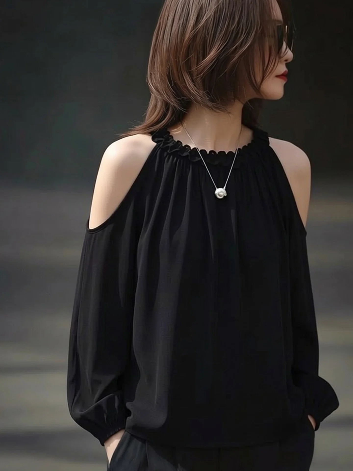 Loose Casual Shoulder Bared Long Sleeve Women's Shirt Pure Color Fashionable Spring New Style European Design Commute Style
Loose Casual Shoulder Bared Long Sleeve Women's Shirt Pure Color Fashionable Spring New Style European Design Commute Style