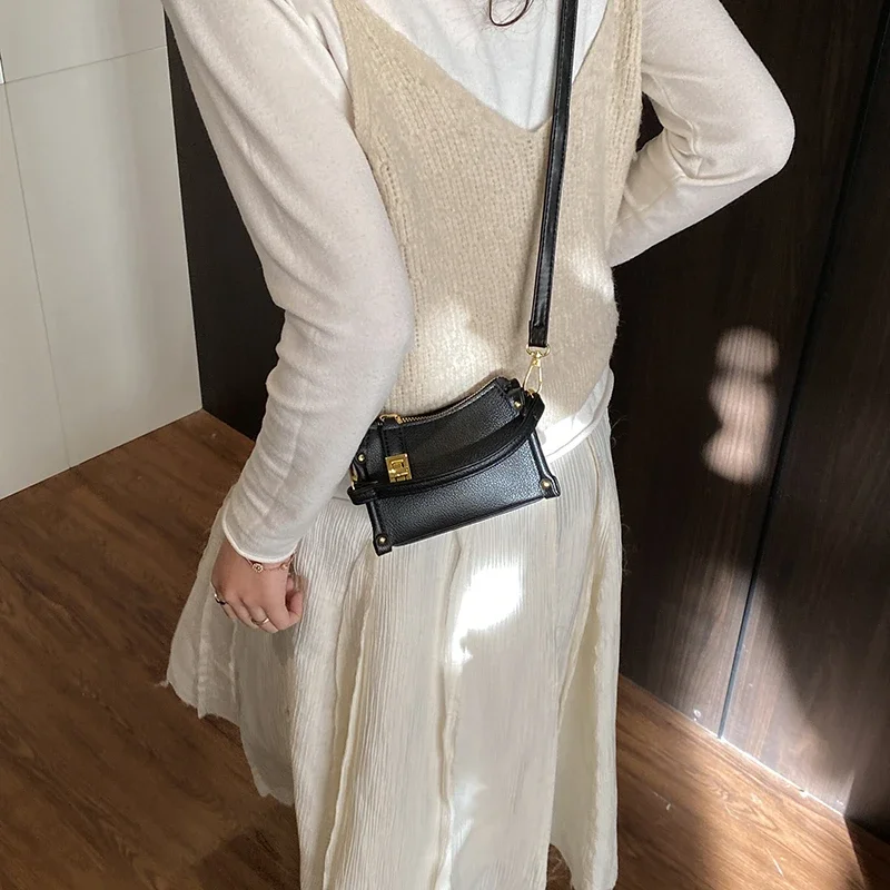 Popular Elegant Women's Tote Bag in Leather Finish Luxury Brand Design Famous Designer Touch for Stylish Occasions Mom' Bag
Popular Elegant Women's Tote Bag in Leather Finish Luxury Brand Design Famous Designer Touch for Stylish Occasions Mom' Bag
