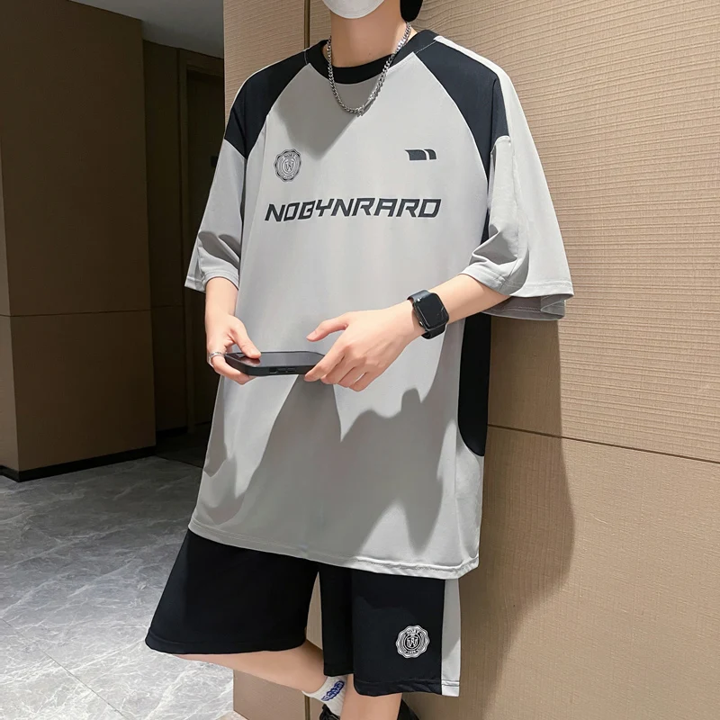 Комплект спортивной одежды из шелковистой ткани Dry Ice: футболка и шорты для подростков, повседневный комфортный летний комплект из двух предметов
Комплект спортивной одежды из шелковистой ткани Dry Ice: футболка и шорты для подростков, повседневный комфортный летний комплект из двух предметов