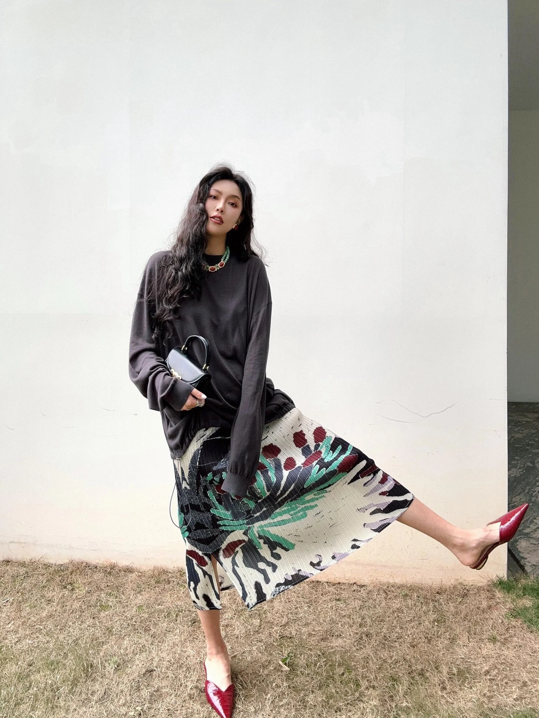 Retro Pleated Skirt Women's mid Waist A-Line Skirt Novel Design Sense Vintage Style Polyester Fiber Summer Collection
Retro Pleated Skirt Women's mid Waist A-Line Skirt Novel Design Sense Vintage Style Polyester Fiber Summer Collection