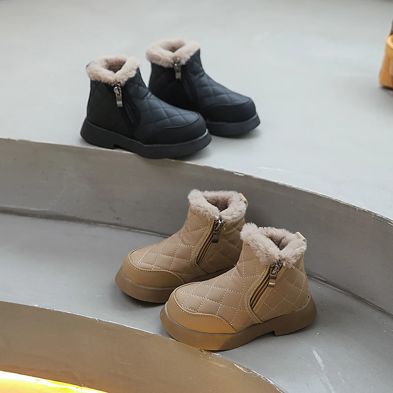 Children Platform Cotton Boots Winter 2025 Girls Fashion Toddlers Ankle Plush Boots Solid Color Causal School Kids Leather Boots
Children Platform Cotton Boots Winter 2025 Girls Fashion Toddlers Ankle Plush Boots Solid Color Causal School Kids Leather Boots
