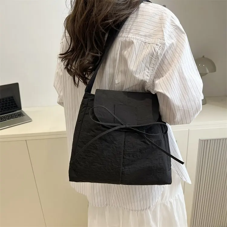 Lightweight Large Capaci Casual Women's Tote Bag 2025 New Sle oulder Crossbody Bag for Commuting And Class Nylon Material
Lightweight Large Capaci Casual Women's Tote Bag 2025 New Sle oulder Crossbody Bag for Commuting And Class Nylon Material