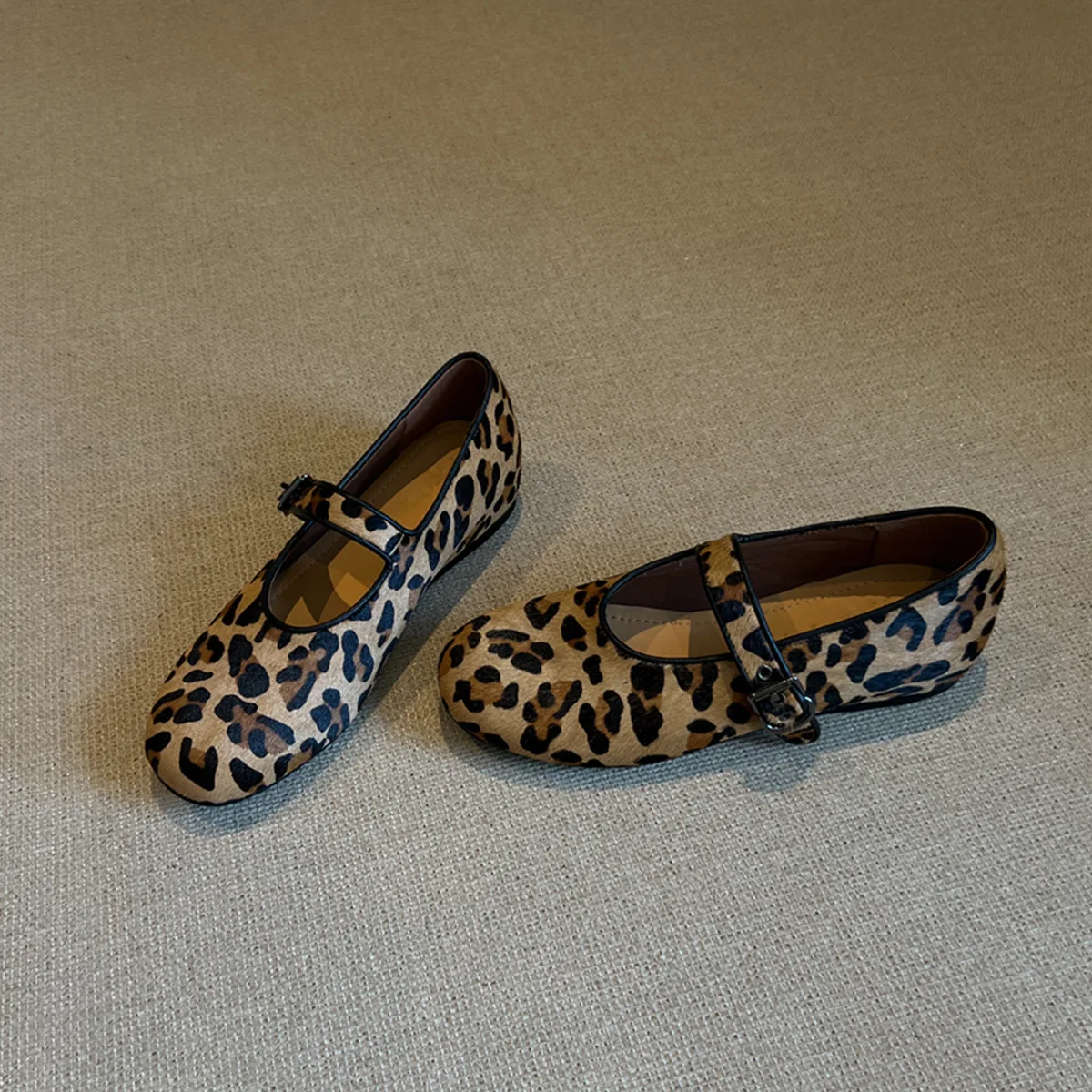 2026 New Retro Leopard Print Mary Jane Shoes Horse Hair Upper Round Toe Single Strap Flat Shoes Stylish Daily Footwear Shoes
2026 New Retro Leopard Print Mary Jane Shoes Horse Hair Upper Round Toe Single Strap Flat Shoes Stylish Daily Footwear Shoes