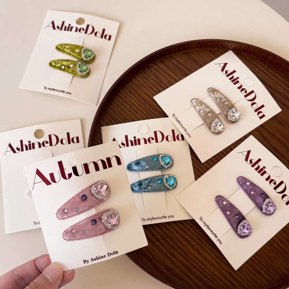 Бархатная детская заколка для волос из корейской ткани Love Diamond, BB-зажим для маленьких девочек, аксессуары для укладки волос, милая повязка на голову с челкой для девочек 
Бархатная детская заколка для волос из корейской ткани Love Diamond, BB-зажим для маленьких девочек, аксессуары для укладки волос, милая повязка на голову с челкой для девочек