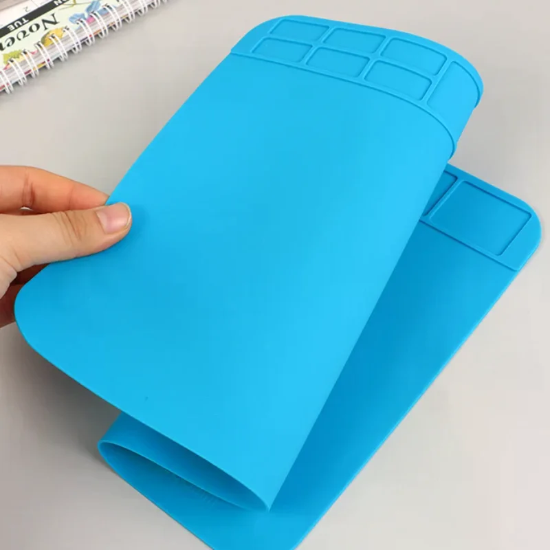 1Pc ESD Heat Insulation Soldering Mat Computer Phone Repair Pad High Temperature Resistance Working Silicone Soldering Mat
1Pc ESD Heat Insulation Soldering Mat Computer Phone Repair Pad High Temperature Resistance Working Silicone Soldering Mat