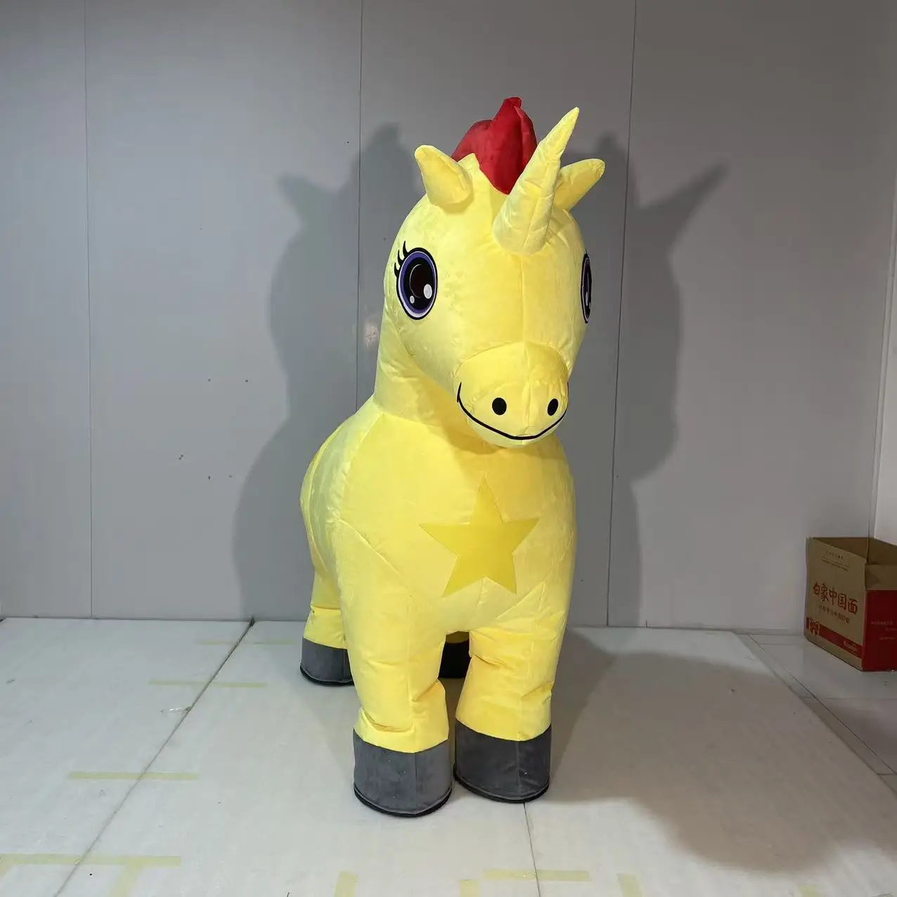 Yellow Unicorn Inflatable Horse Mascot Costume Adults Horse Blow Up Clothes Halloween Carnival Animal Cosplay Party Props
Yellow Unicorn Inflatable Horse Mascot Costume Adults Horse Blow Up Clothes Halloween Carnival Animal Cosplay Party Props