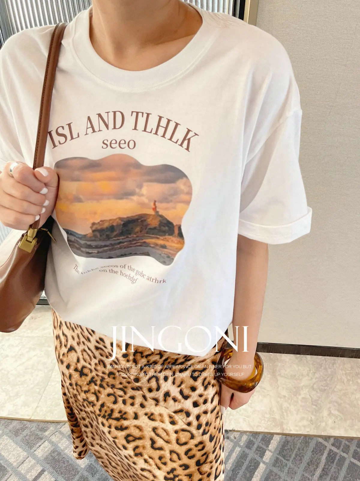 White T-shirt Crop Top Y2k Woman Clothing 2025 Spring Summer Trend Short Sleeve Korean Fashion Style Elegant Tee Chic Casual New
White T-shirt Crop Top Y2k Woman Clothing 2025 Spring Summer Trend Short Sleeve Korean Fashion Style Elegant Tee Chic Casual New