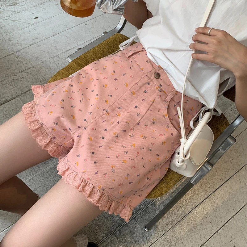 Korean Fashion Printed Floral Denim Shorts Women Summer New High Waist Lace Edge Straight A-line Pink White Chic Girls Hot Pants
Korean Fashion Printed Floral Denim Shorts Women Summer New High Waist Lace Edge Straight A-line Pink White Chic Girls Hot Pants