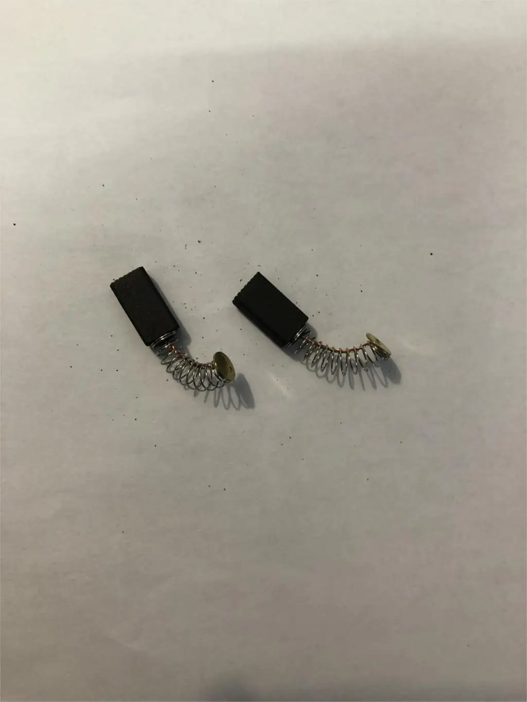 10 шт. 15x8x5 мм 5/8 "x 5/16" x 1/5" электроинструмент, двигатель, угольные щетки, моторный карбон
10 шт. 15x8x5 мм 5/8 "x 5/16" x 1/5" электроинструмент, двигатель, угольные щетки, моторный карбон