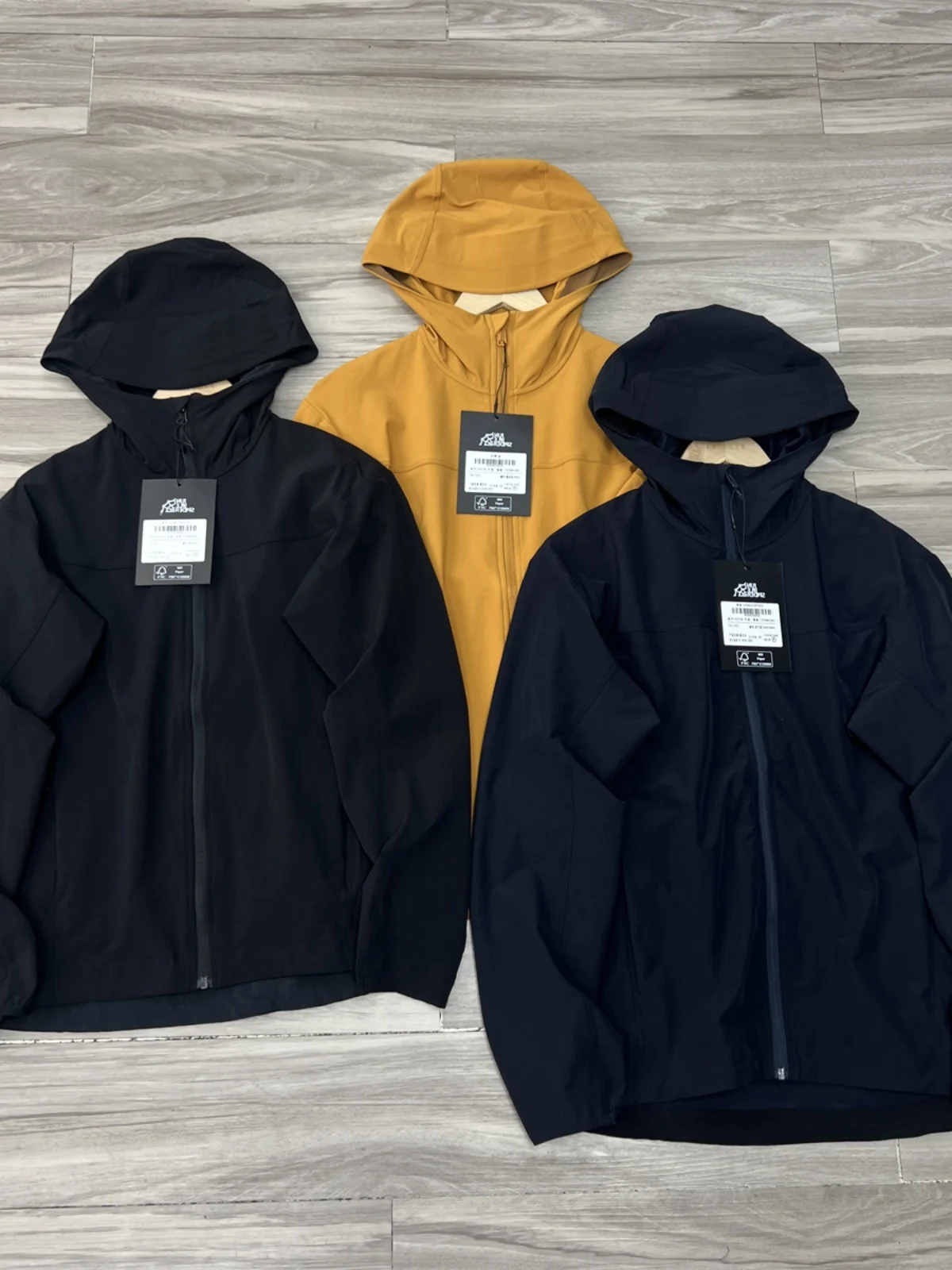 Легкая быстросохнущая дышащая куртка-софтшелл для активного отдыха, унисекс, весна-осень, модный городской стиль
Легкая быстросохнущая дышащая куртка-софтшелл для активного отдыха, унисекс, весна-осень, модный городской стиль