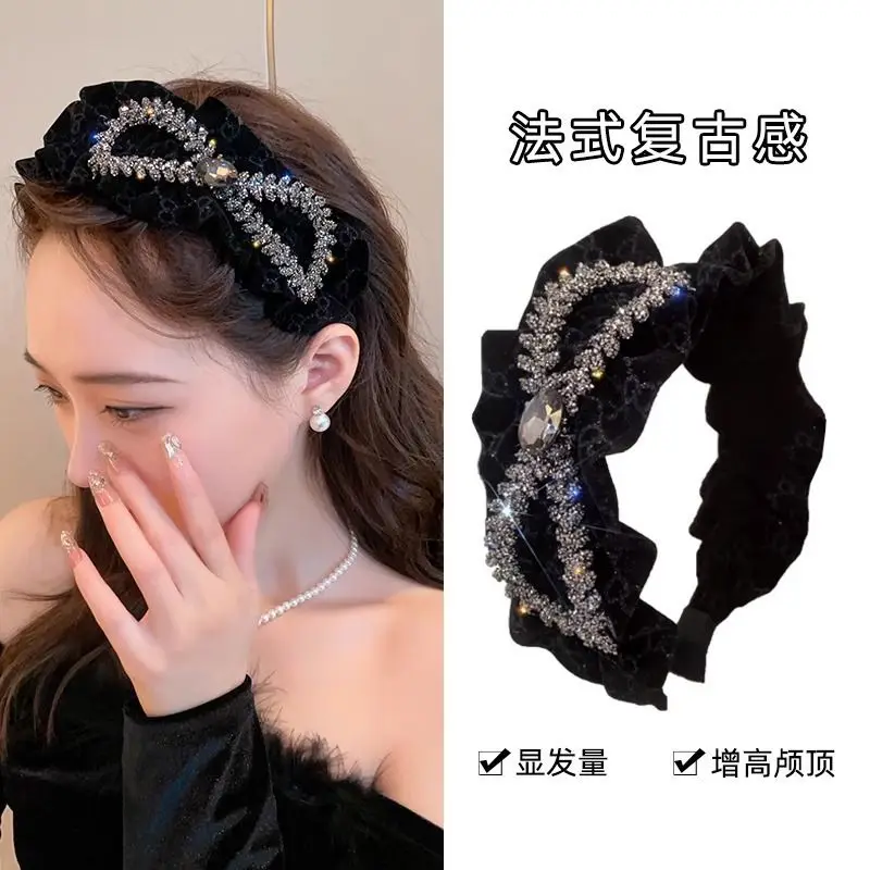 Exquisite Velvet Rhinestone Bow Headband New Wide Edged High Skull Top Hair Clip All Season Headwear Beautiful Ladies
Exquisite Velvet Rhinestone Bow Headband New Wide Edged High Skull Top Hair Clip All Season Headwear Beautiful Ladies