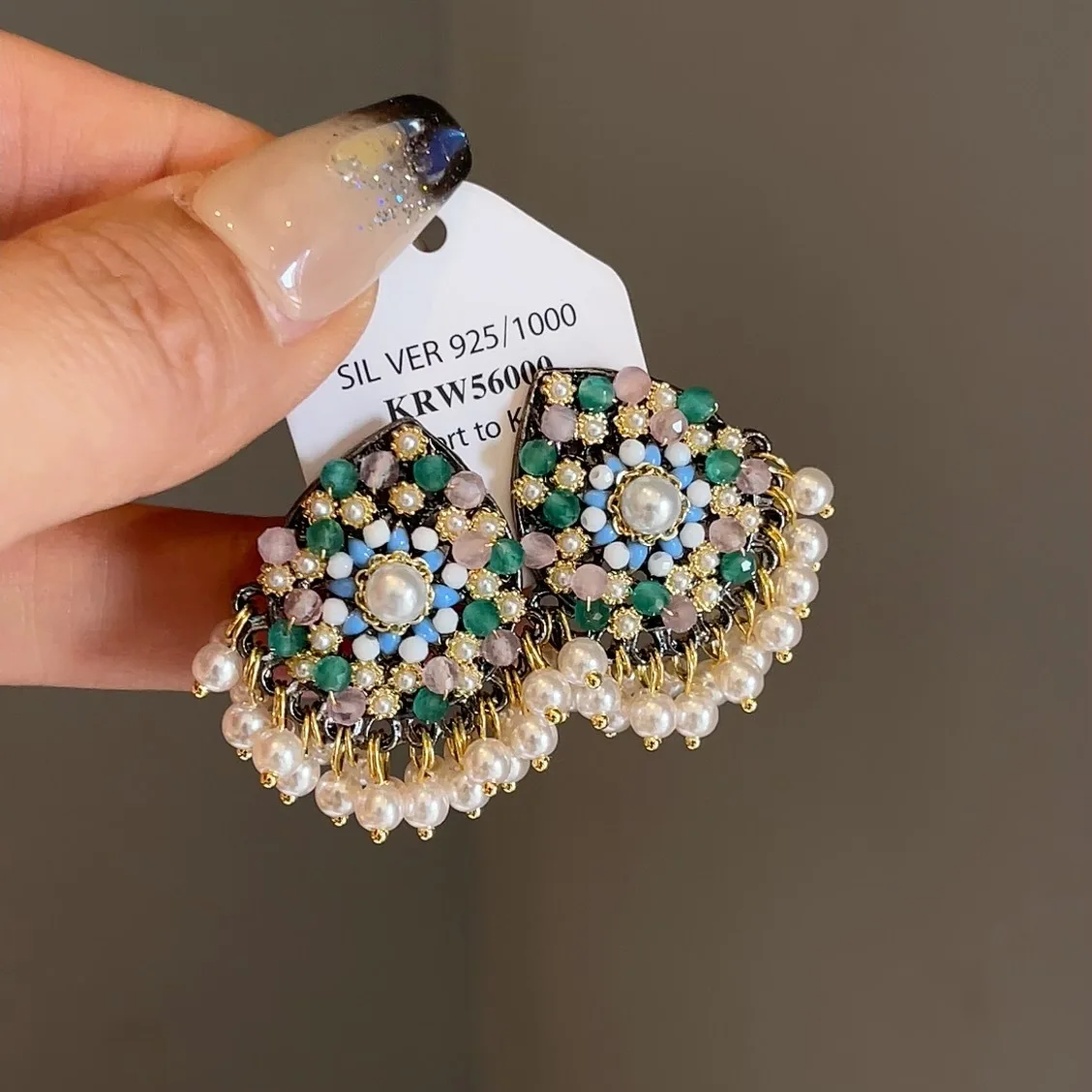 Vintage crystal drop earrings with pearl tassels high-end ear accessories for women
Vintage crystal drop earrings with pearl tassels high-end ear accessories for women